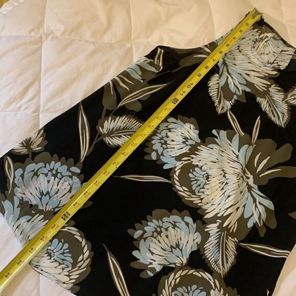 WHOWHATWEAR., sleeveless blouse, polyester, medium, great condition - Picture 8 of 13